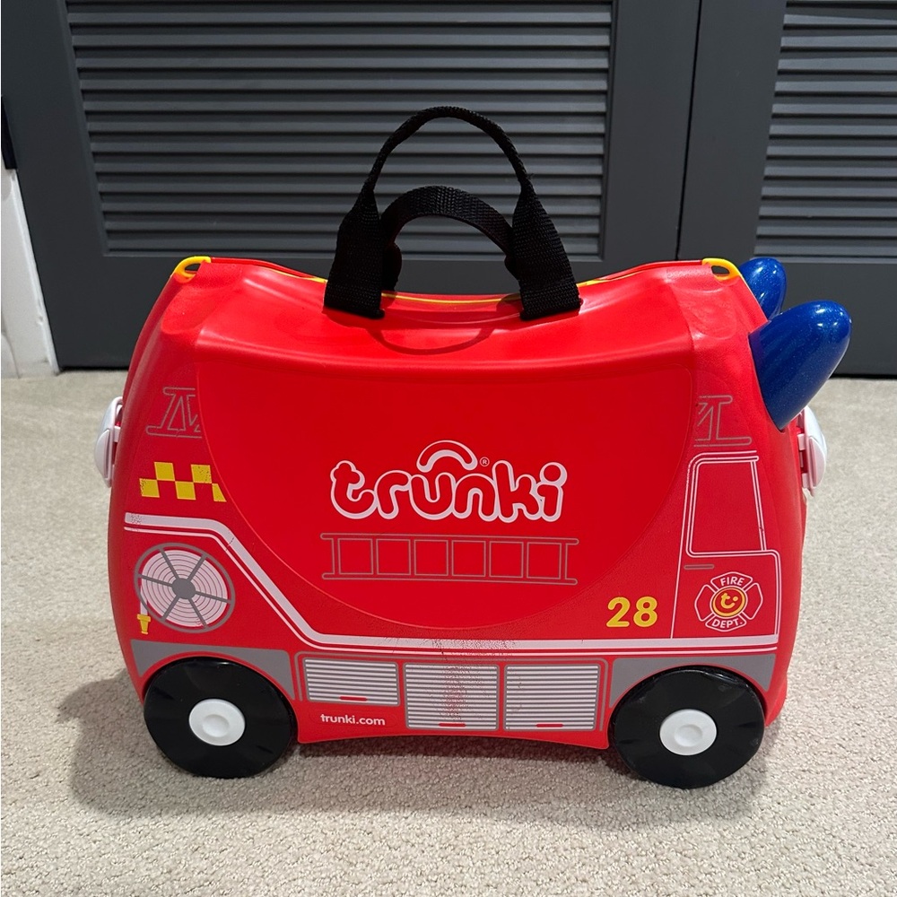 Trunks Fire Truck Ride-On Suitcase - Red